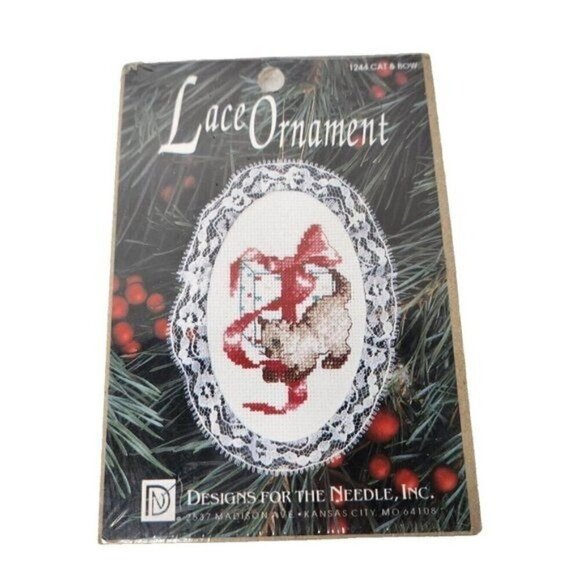 VTG Designs For The Needle Cat & Bow Lace Ornament Christmas Cross Stitch Kit - Picture 1 of 5